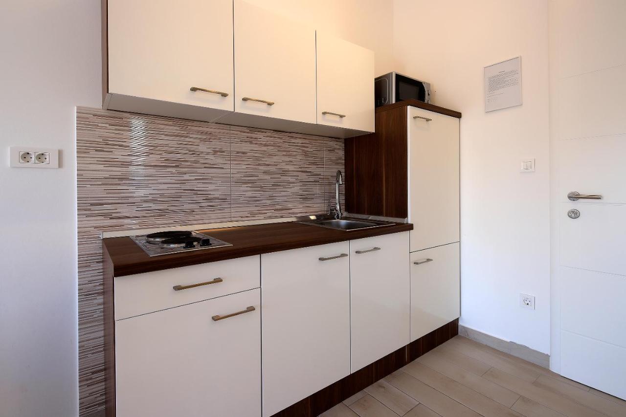 Apartments Lola Новалья Экстерьер фото