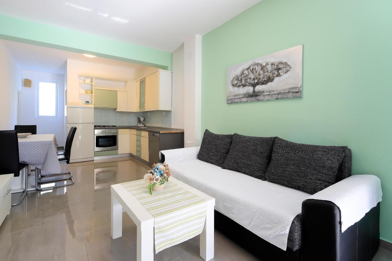 Apartments Lola Новалья Экстерьер фото