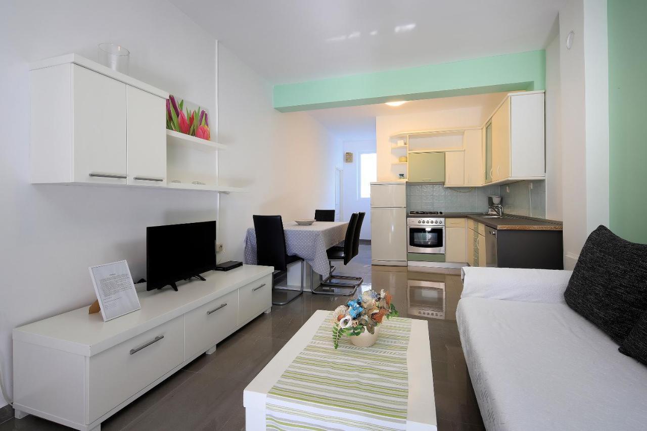 Apartments Lola Новалья Экстерьер фото