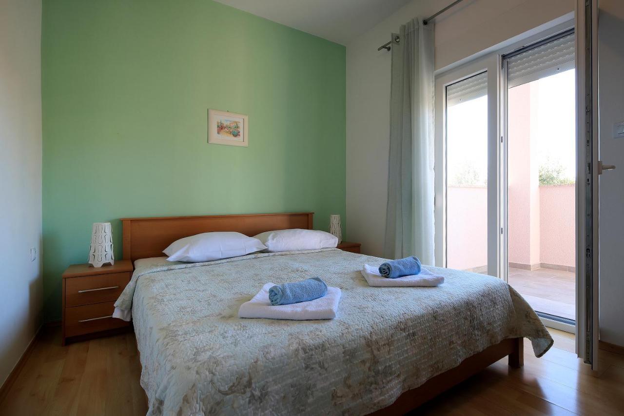 Apartments Lola Новалья Экстерьер фото
