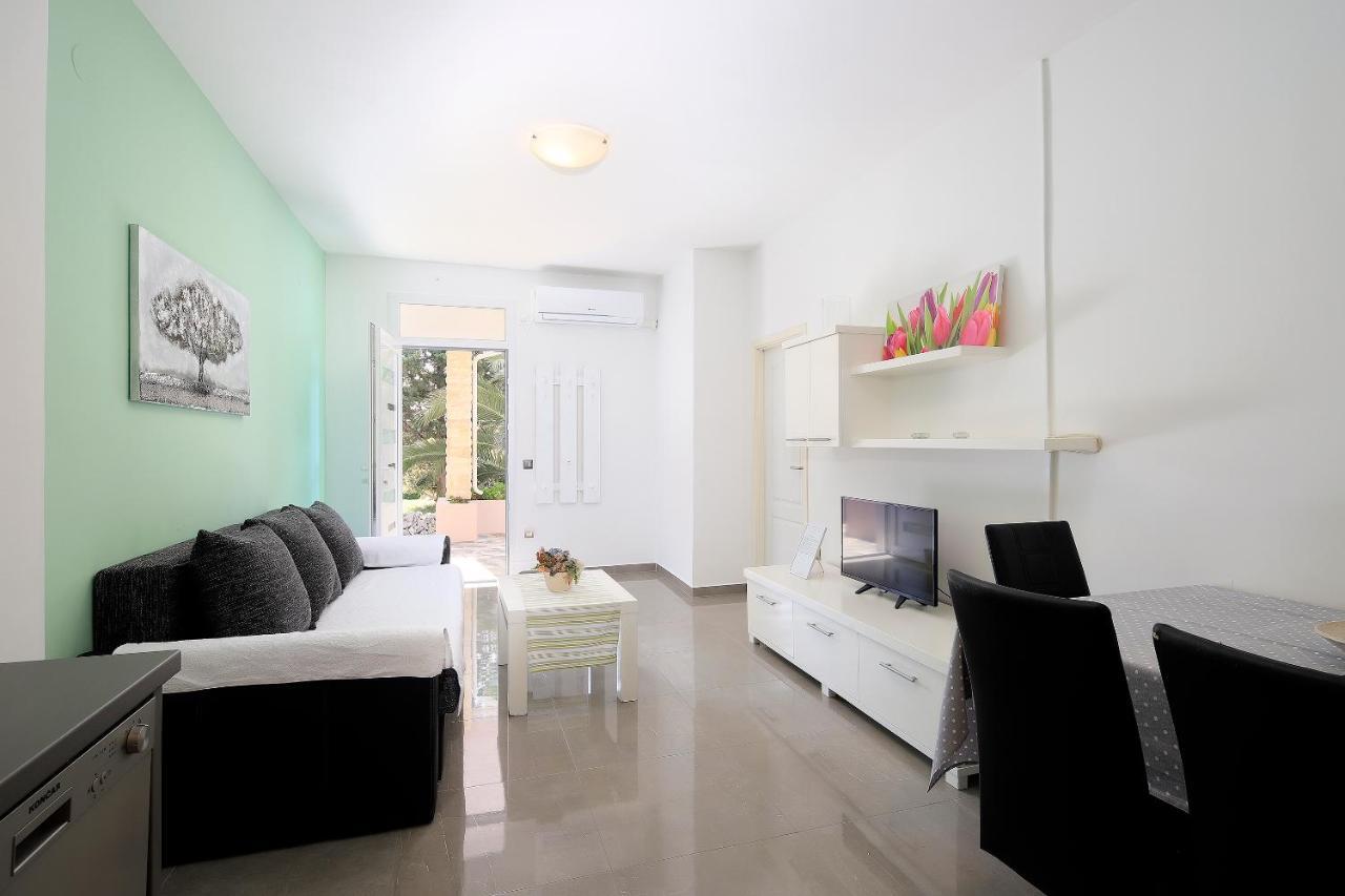 Apartments Lola Новалья Экстерьер фото