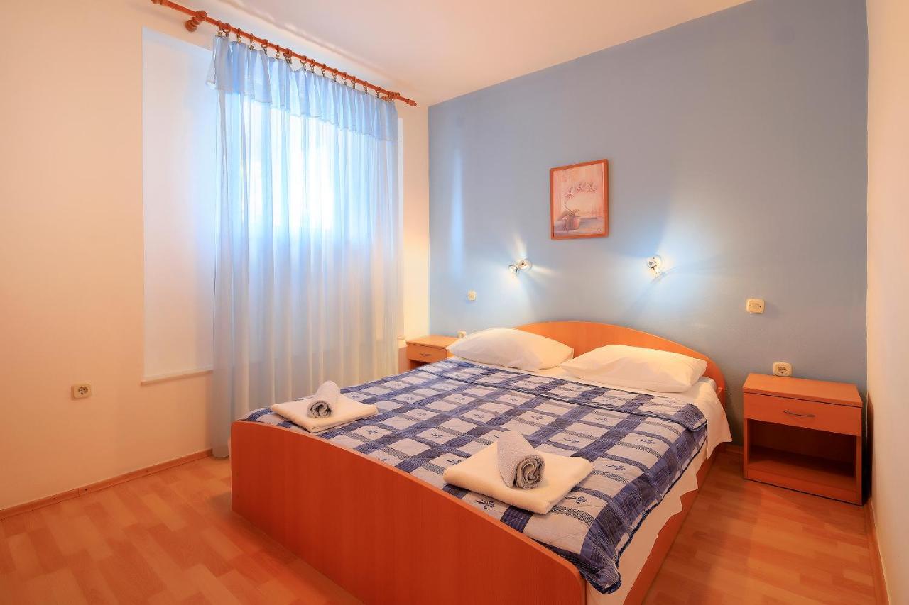 Apartments Lola Новалья Экстерьер фото