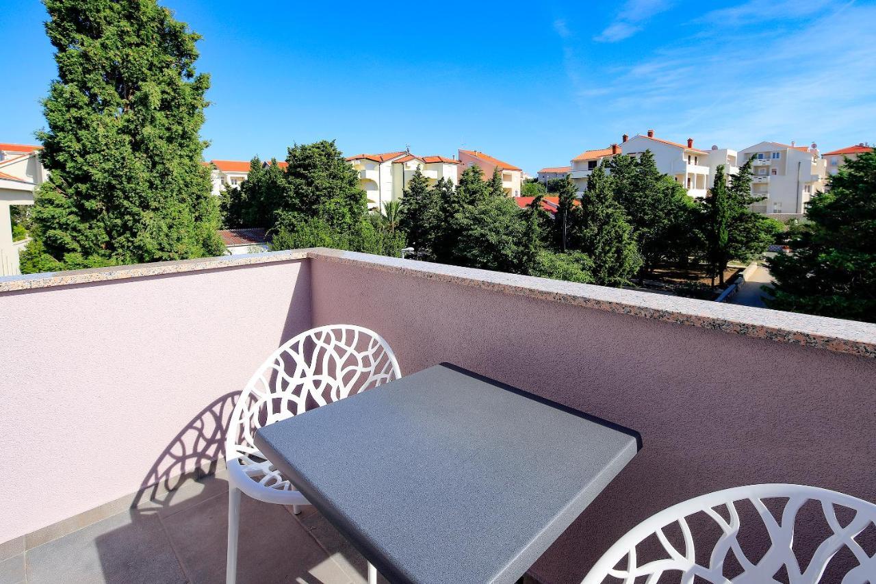 Apartments Lola Новалья Экстерьер фото