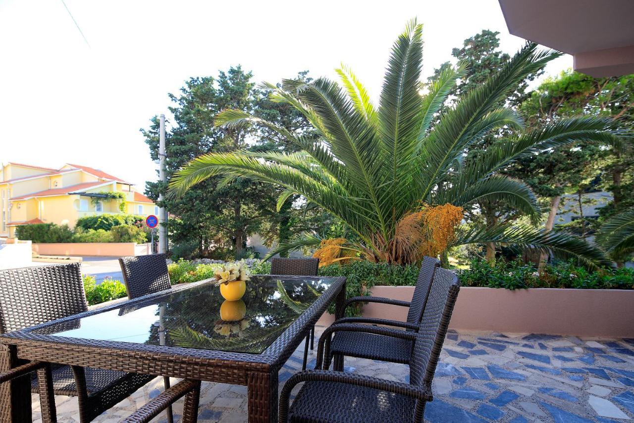 Apartments Lola Новалья Экстерьер фото