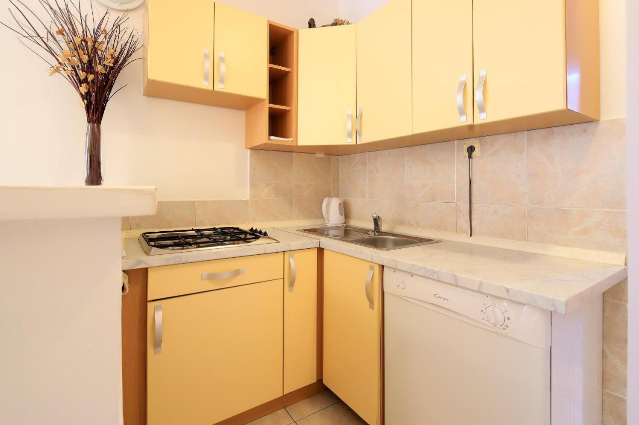 Apartments Lola Новалья Экстерьер фото