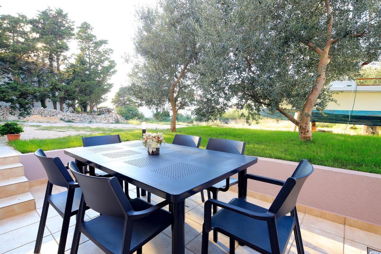 Apartments Lola Новалья Экстерьер фото