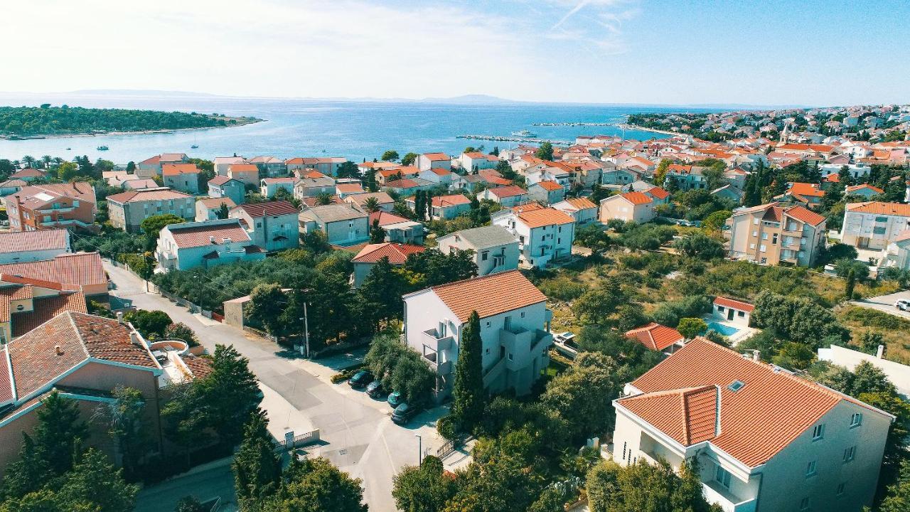 Apartments Lola Новалья Экстерьер фото